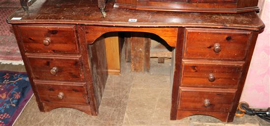 Pine kneehole desk(-)